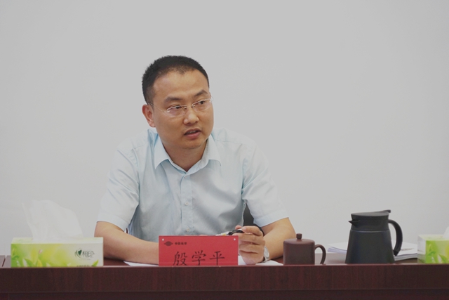 副總經(jīng)理、總經(jīng)濟(jì)師殷學(xué)平進(jìn)行總結(jié)發(fā)言.jpg
